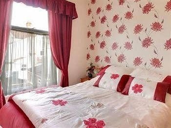 The Comat - B&B0