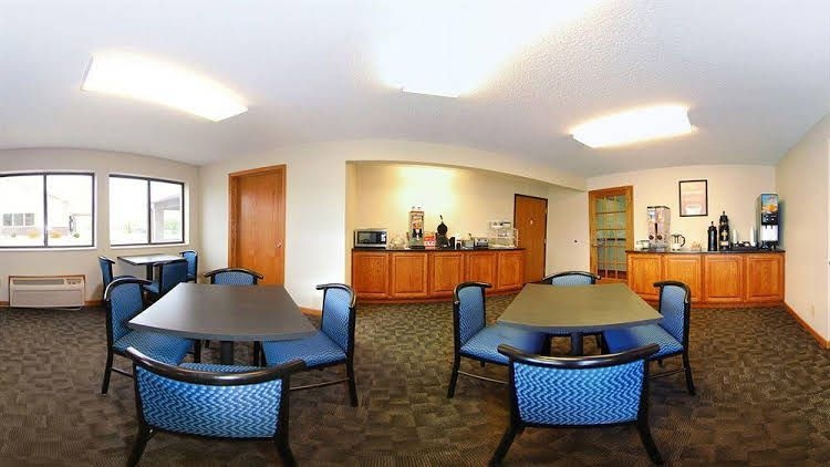 Inn & Suites Spencer2