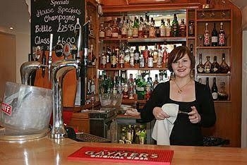 โรงแรมดังเกอร์ลีย์ส (Dunkerleys Hotel)1