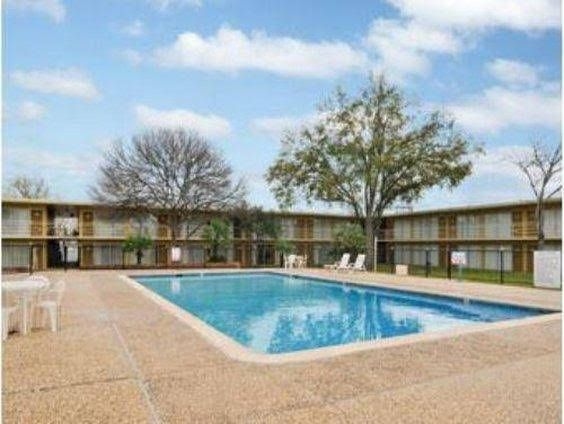 University Inn College Station3