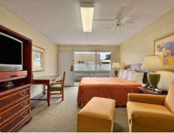 University Inn College Station4