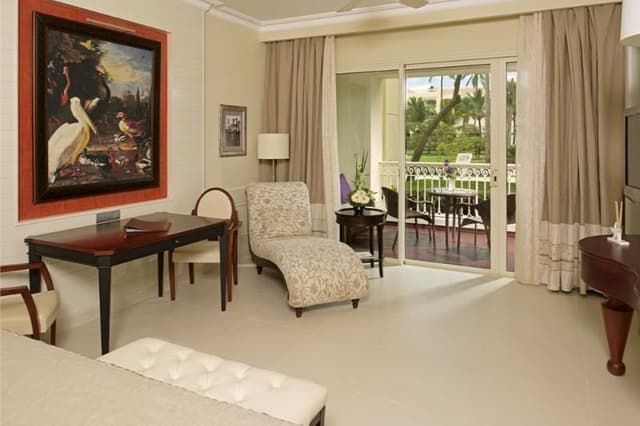 SUITE POOL VIEW