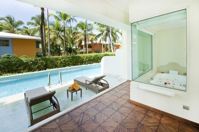 SUITE POOL VIEW