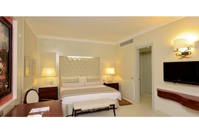 SUITE WITH VIEWS