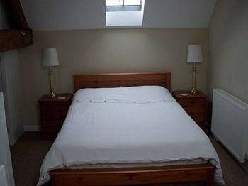 บรูม ฮอลล์ อินน์ (Broom Hall Inn)1