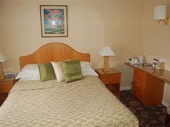 Whin Park Guest House3