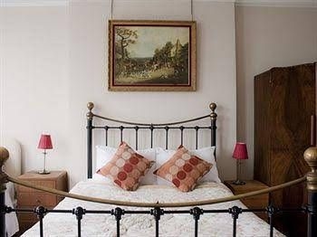 Eve's B&B3