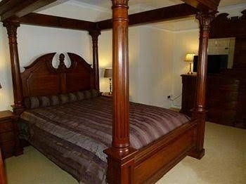 Yew Tree House1