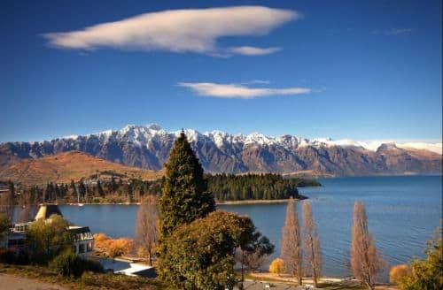 Three-Bedroom Apartment with Lake View - Front Row