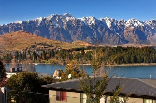 Three-Bedroom Apartment with Lake View