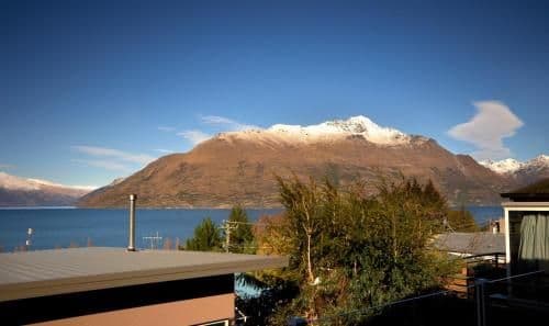 Three-Bedroom Apartment with Lake View