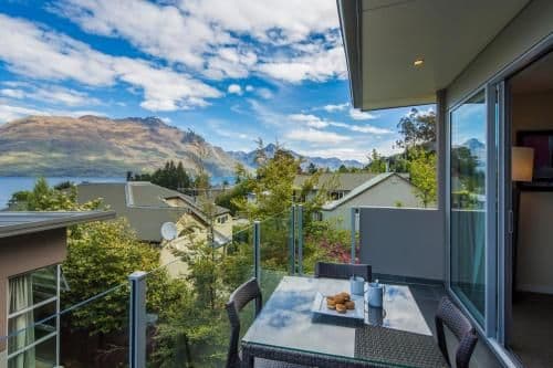 Three-Bedroom Apartment with Lake View