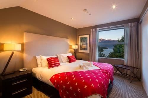 Three-Bedroom Apartment with Lake View - Front Row
