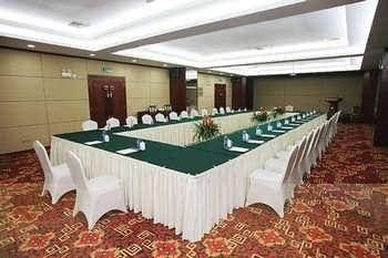 Qingzhou Shenghong Holiday Inn1