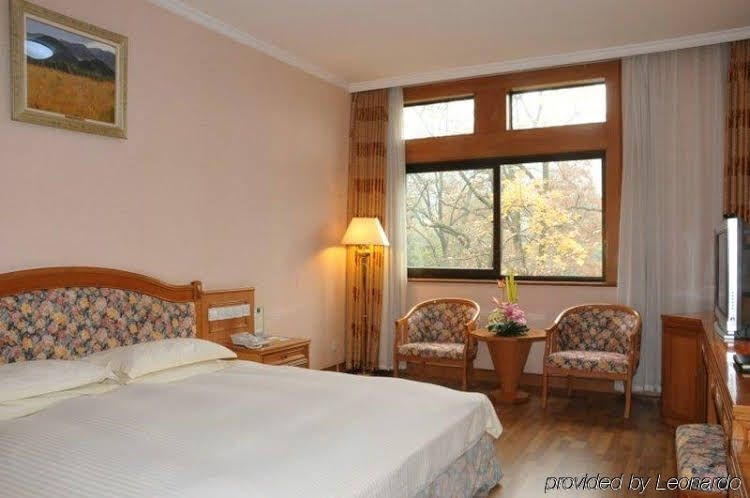 Hua Jia Shan Resort1
