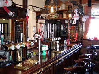 เดอะ วอเตอร์ฟอร์ด อาร์ม (The Waterford Arms)4