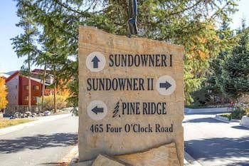 Sundowner Condominium by Ski Country Resorts3