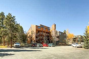 Sundowner Condominium by Ski Country Resorts2