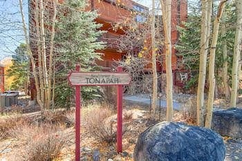 Sundowner Condominium by Ski Country Resorts4