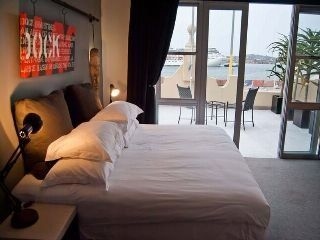 Docklands Hotel2