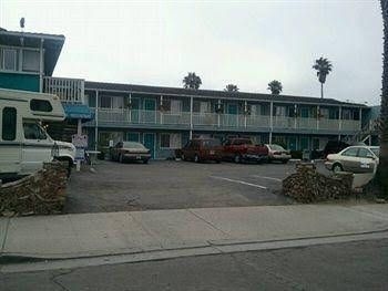 The Shores Inn and Beach Houses4
