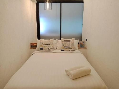 Glad Bangkok Hostel Bar & Restaurant (Glur Bangkok Hostel & Coffee Bar)1