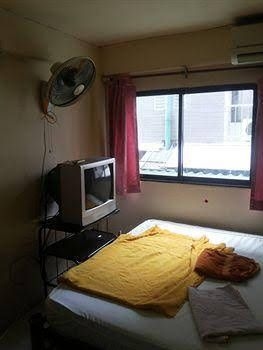 A2Z Guesthouse & Bar1