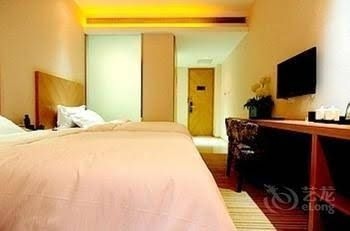 Wuhan Yuntai 6 Plus 1 Hotel1