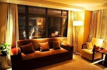 Goethe Holiday Inn4