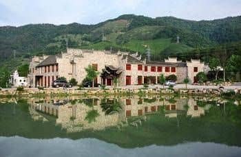 By The Peach Blossom Pool Holiday Hotel By The Peach Blossom Pool Holiday Hotel