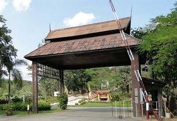 รุ่งอรุณน้ำพุร้อน รีสอร์ท (Roong Aroon Hot Spring Resort)2