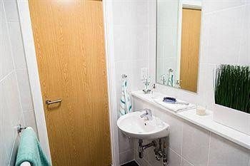 Edinburgh Room Rentals - The Haymarket2