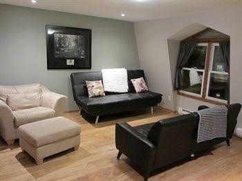 24 Colonial - 3 Bedroom Private Vacation Home3
