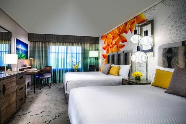 DOUBLE TWO QUEEN BEDS