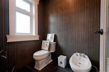 Vancouver Airport Luxury House2