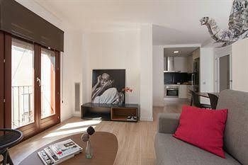 Lodging Apartments Ramblas Boqueria1