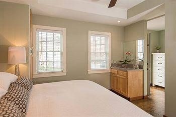8 Dyer Hotel2
