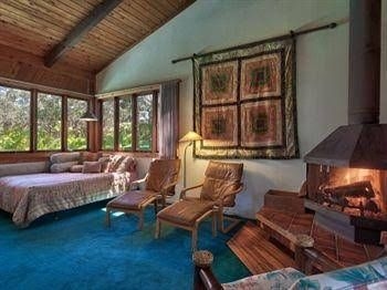 Apapane Lodge3