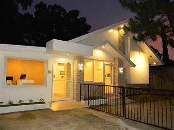 TR3ATS Guest House Bohol0