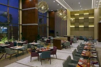 Holiday Inn Jeddah Gateway1