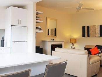 Apartment on King3