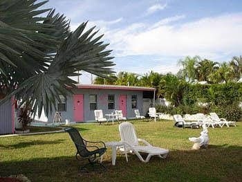 Knolls Court Motel1