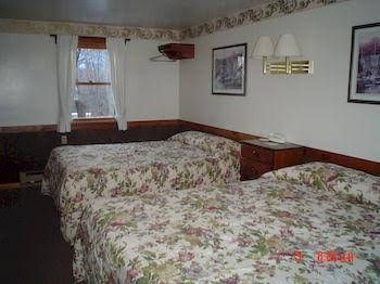 Maple Leaf Motel2