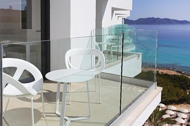 DOUBLE SIDE SEA VIEW