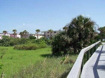 Friendly Native Beach Resort0