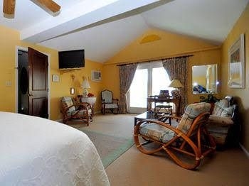 Sea Breeze Manor Bed & Breakfast0