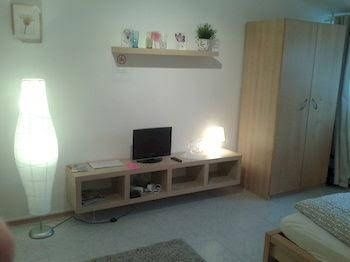 Tuzzini Koln Zoo Apartment3