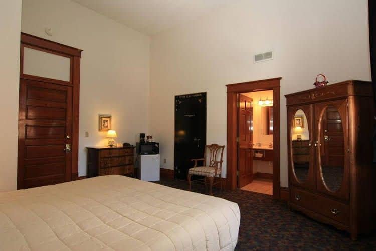 Town Hall Inn Town Hall Inn