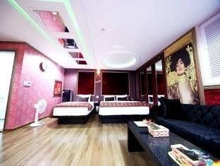 Show Motel0