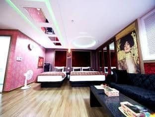 Show Motel Show Motel